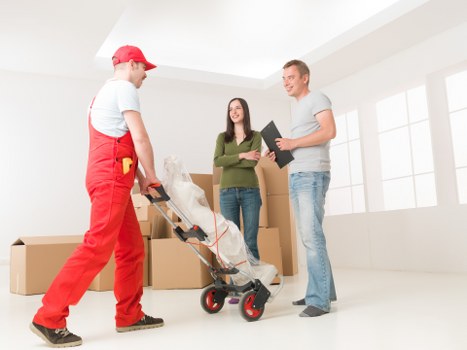 Internal handling of a moving service complaint form and notes