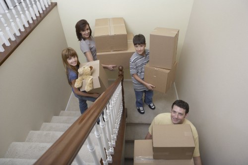 Removal vehicle for transport of boxes and furniture in Brompton